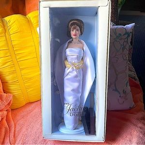 “The Jackie Doll” Franklin Mint Collection Of Jacqueline Kennedy White Gown Doll